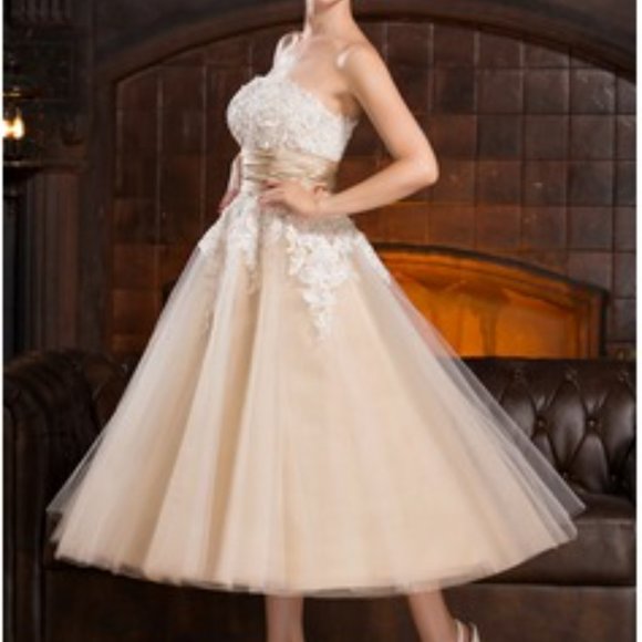 The Tea - Picture 2 of 3